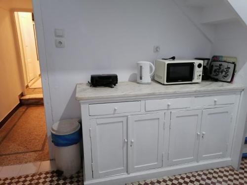 Remoundou 18 rental room