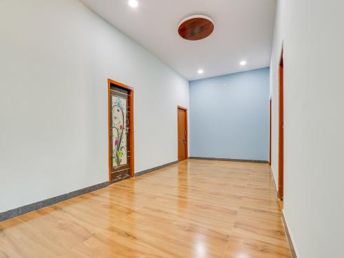 Φωτογραφία από το άλμπουμ του Hotel O SG TRINETRA RESIDENCY σε Bālānagar