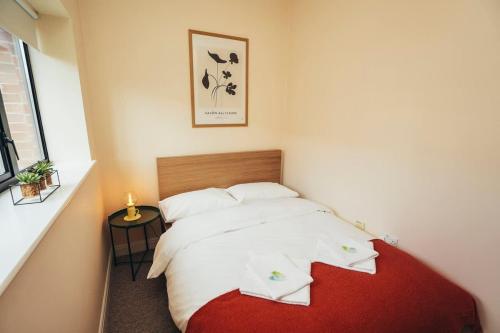 Postel nebo postele na pokoji v ubytování Penthouse 2BR Apt, Self Check In, Gated Parking, By DerBnB
