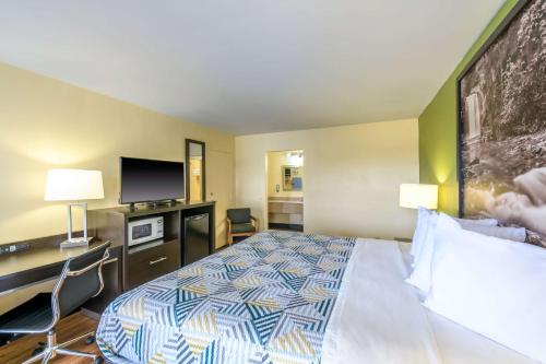 Postel nebo postele na pokoji v ubytování Motel 6 Forsyth, GA Tift College