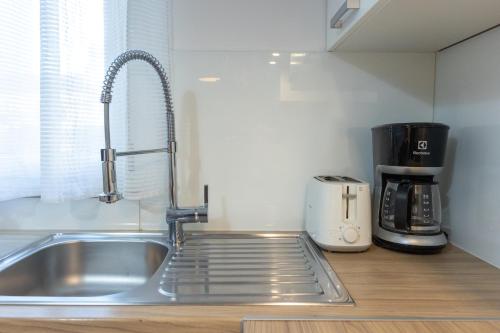 Deluxe Apartment near the Bridge