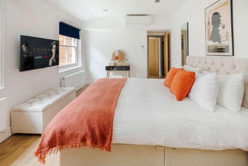 Кровать или кровати в номере Luxury 3 Bedroom Apartment in Marylebone