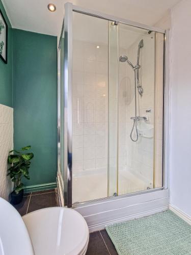 a bathroom with a shower and a toilet at The Shropshire - Sleeps 8 - Coventry, Groups, 100GB WiFi, Luxury, Parking in Parkside