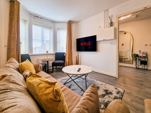 a living room with a couch and a table at The Shropshire - Sleeps 8 - Coventry, Groups, 100GB WiFi, Luxury, Parking in Parkside
