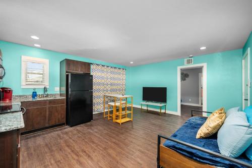 a living room with a couch and a kitchen at Sleek 1BR Retreat Near NRG and Med Center in Houston