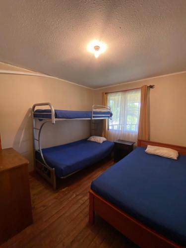 a room with two bunk beds and a window at CASA A11 Lago Rapel in El Estero
