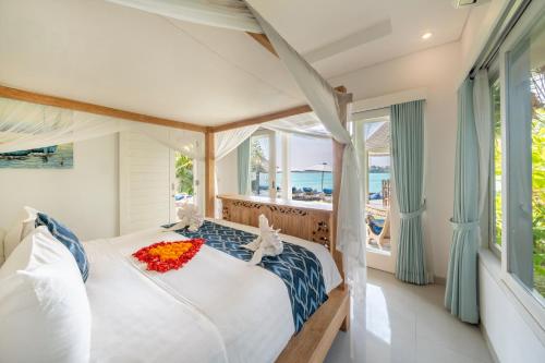 Ένα ή περισσότερα κρεβάτια σε δωμάτιο στο Ceningan Beachside Villas
