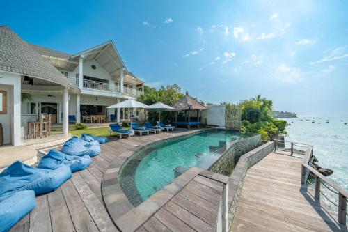 Πισίνα στο ή κοντά στο Ceningan Beachside Villas