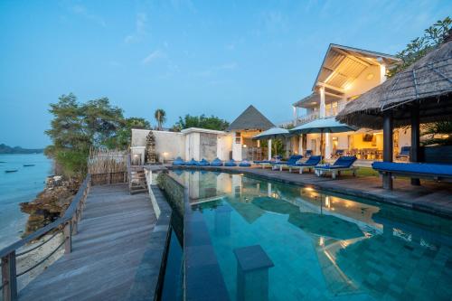 Πισίνα στο ή κοντά στο Ceningan Beachside Villas