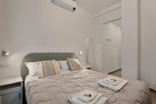 Una cama o camas en una habitación de Cinque Terre Memory Affittacamere