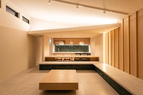 a room with a bench in the middle of a kitchen at 富士山望むプライベートヴィラ 900平方メートルの敷地を貸切利用 憩 ikoi Fuji サウナ 4Kシアター in Fujikawaguchiko