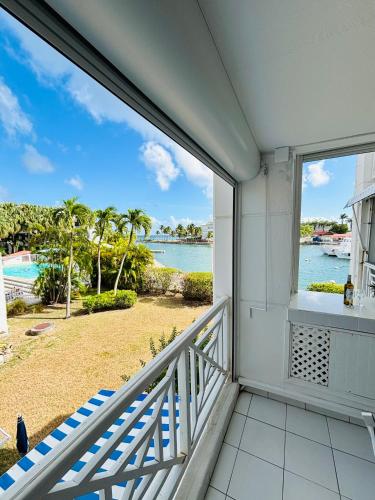 a balcony with a view of the water at Bleu Lagon - Vue mer, Piscine, Marina et Golf in Saint-François