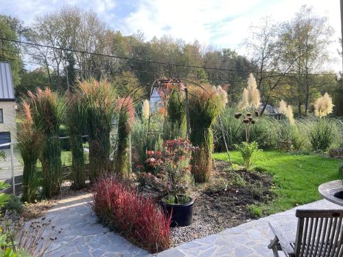 a garden with many plants in a yard at Family home, green surroundings, 10 min from Brussels in Overijse