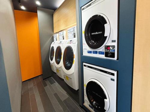 two washer and dryers in a laundry room at MolinHotels501 アクティビティを満喫できる札幌定山渓温泉付き別荘 - W-Bed4&S-6 10persons in Sapporo