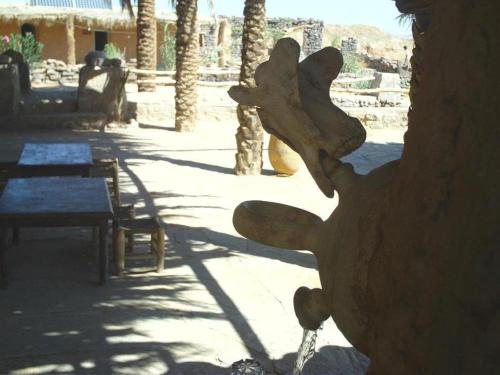 a statue of a hand with a chain at Maison Boutchrafine in Erfoud