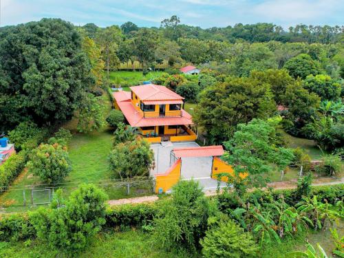 an overhead view of a house in a field at Cabaña Campestre Villa Valeria in Yopal