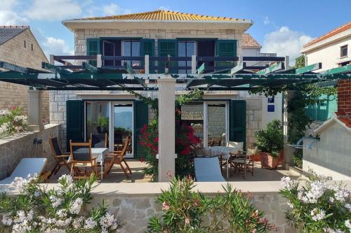 Apartments by the sea Povlja, Brac - 24129