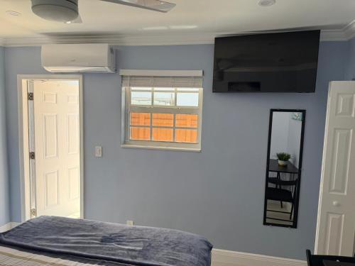 Ένα ή περισσότερα κρεβάτια σε δωμάτιο στο Blue Sky Guest Room