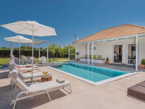 Villa in Zakynthos with Pool & Near Tsilivi Beach
