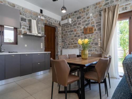 Gambar di galeri bagi Villa in Koxare with Private Pool & Garden di Atsipádhes
