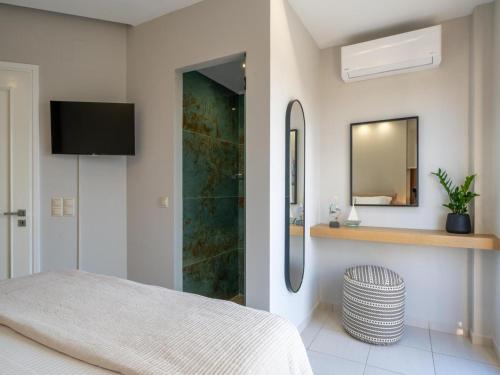 Televisyen dan/atau pusat hiburan di Villa in Crete with Pool & Sea Views