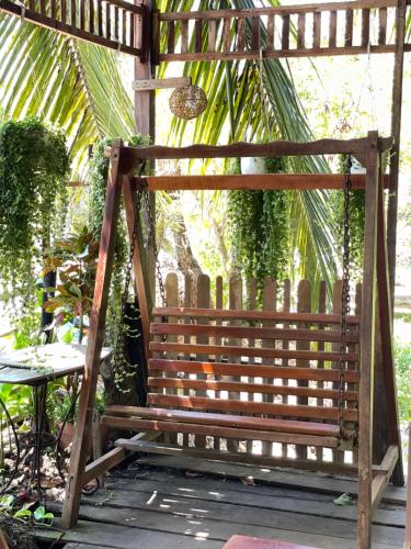 Taman di luar Homestay Vườn Nhà Út