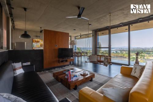 Imagen de la galería de StayVista at North Star with Pool & Garden, en Asvali