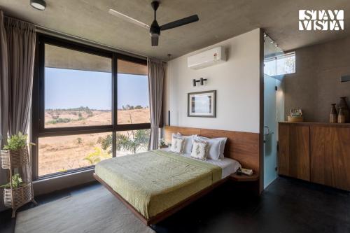 Imagen de la galería de StayVista at North Star with Pool & Garden, en Asvali