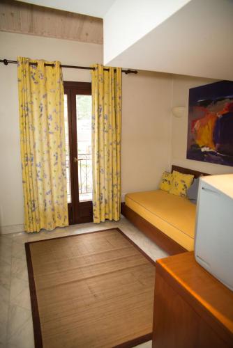 Gallery image of Maritsas Hotel & Suites in Portariá