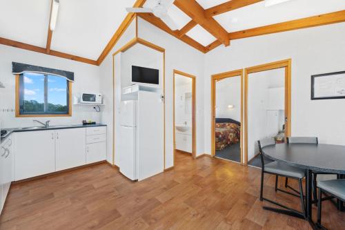 Kuchyň nebo kuchyňský kout v ubytování Wangaratta Caravan Park