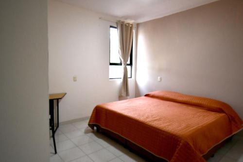 a bedroom with a bed and a window at Casa La Primavera RTH in Comitán de Domínguez