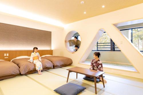 Posezení v ubytování Ooedo Onsen Monogatari Premium Yamanaka Grand Hotel