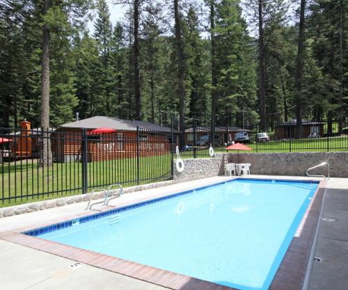 Bazén v ubytování Eagle Cap Chalets nebo v jeho okolí
