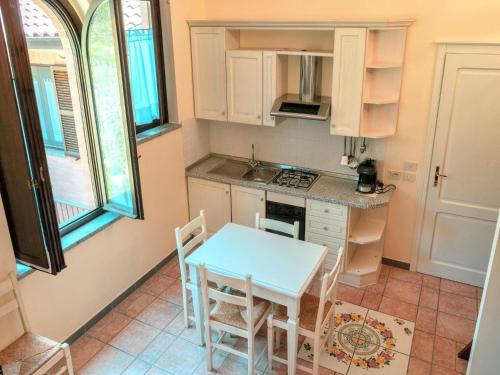 Η κουζίνα ή μικρή κουζίνα στο Holiday Home in Umbria near Assisi