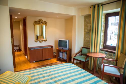 Gallery image of Maritsas Hotel & Suites in Portariá