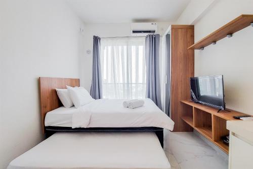 Postel nebo postele na pokoji v ubytování Comfort Stay Studio at Sky House BSD Apartment By Travelio