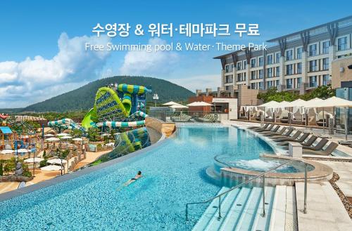 a pool at a resort with a water park at Shinhwa Jeju Shinhwa World Hotels in Seogwipo