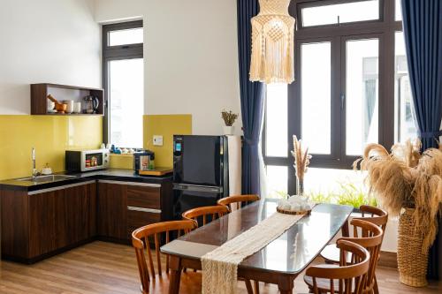 a kitchen and dining room with a table and chairs at Boho Boutique Da Lat - View nhà lồng lãng mạn in Da Thanh