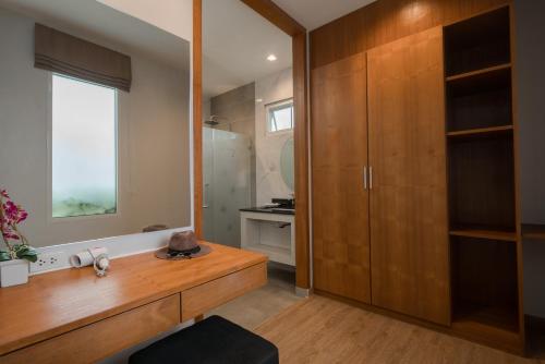 Η κουζίνα ή μικρή κουζίνα στο Phuket La Siesta Pool Villas & Pool Access Rooms
