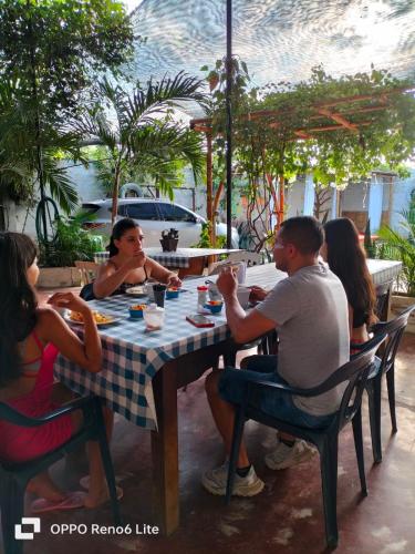 Επισκέπτες που μένουν στο HOSTAL SARITA