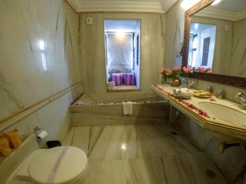 Koupelna v ubytování Hotel Udai Kothi