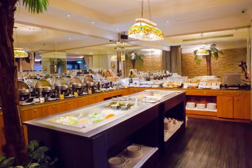 a restaurant with a large buffet line with food at Ohotel in Taichung