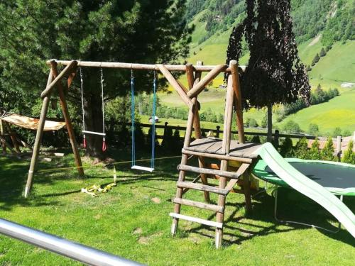 Zona de juegos infantil en Kleintierhof Seidl-Eder