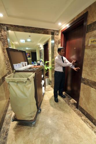 Nhân viên tại Province Al Sham Hotel