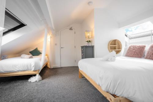 Postel nebo postele na pokoji v ubytování Santiago 10 - Sleeps 10, Free Wifi & Parking