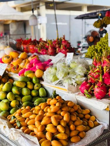 a display of fruits and vegetables in a market at Baansrisuthum in Don Sak