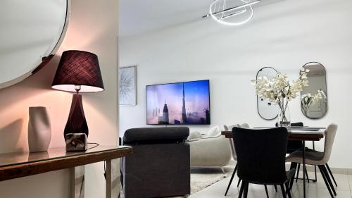 Enjoy a Modern and Trendy apartment in the Heart of Dubai