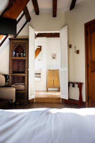 a bedroom with an open door to a room at Manoir la Meffrais 1741-Chambres d'hôtes à 3 min de Dinan-Parking Privé in Dinan