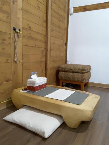 Ένα ή περισσότερα κρεβάτια σε δωμάτιο στο Yettle Hanok Stay