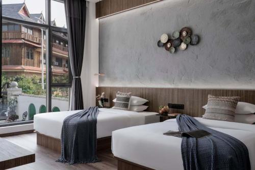 Xishuangbanna Verdant House Resort Hotelにあるベッド